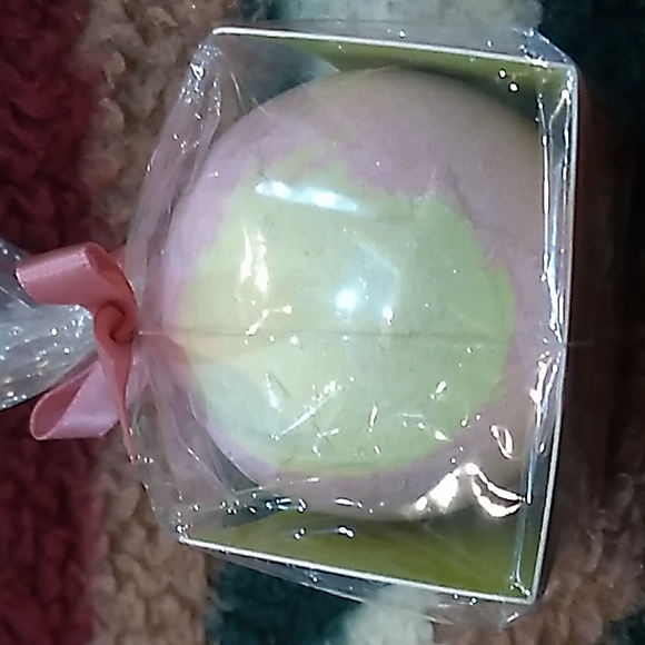 (3/$15) Soap & Glory Bath Bomb - Picture 3 of 4